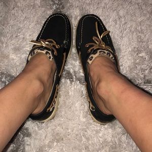 size 9 cheetah sperrys